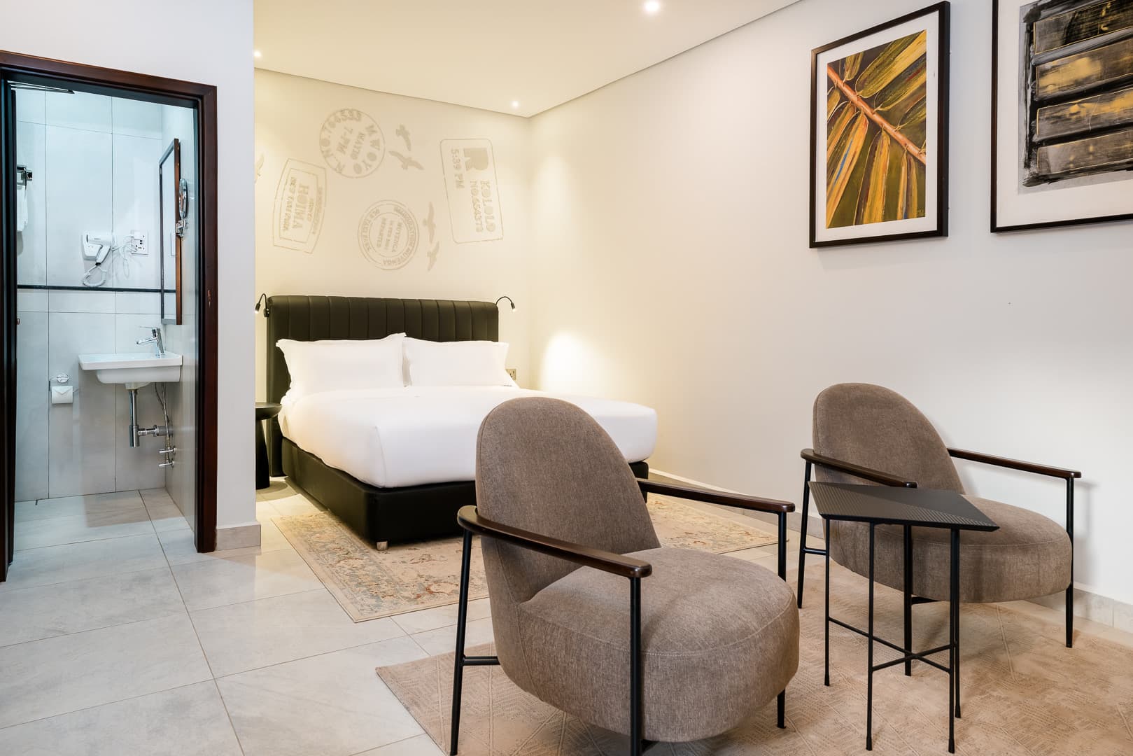 Junior Suite - bedroom with seating area and bathroom